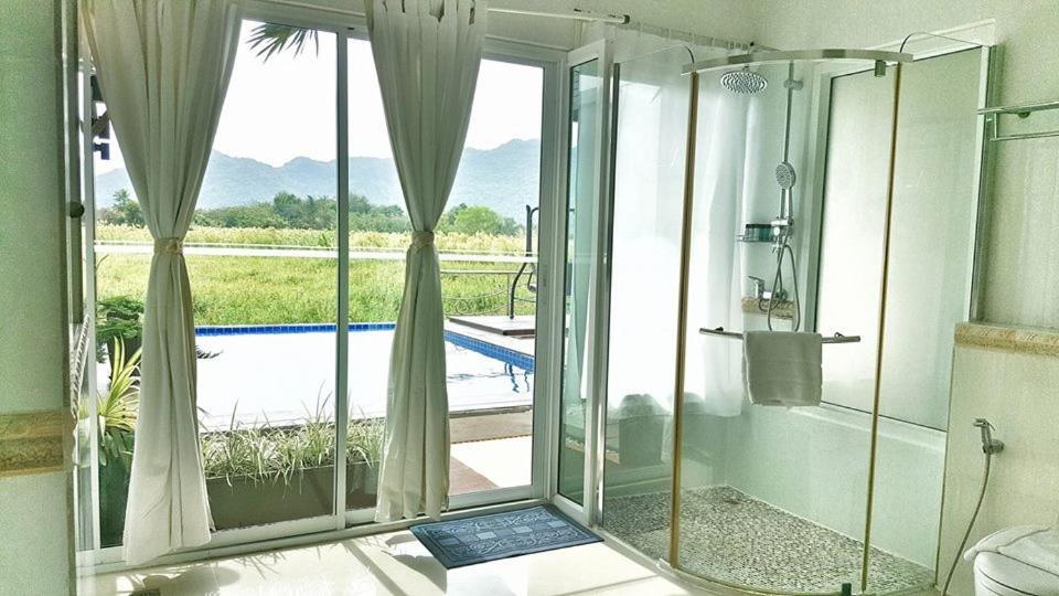 The Vista Pool Villa Kanchanaburi Buitenkant foto